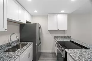 11655 3rd St E, Treasure Island, FL 33706 - Photo 17