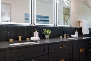 900 79th St S, Saint Petersburg, FL 33707 - Photo 43