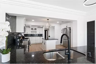 900 79th Street S, Saint Petersburg, FL 33707 - Photo 9