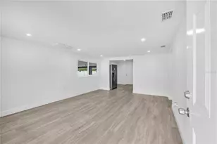 10104 N 15th St, Tampa, FL 33612 - Photo 11