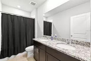38905 Harlow Rose Dr, Zephyrhills, FL 33540 - Photo 27