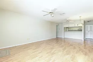 13608 S Village Dr, Tampa, FL 33618 - Photo 7