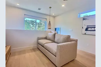 150 51st Street N #B, Saint Petersburg, FL 33701 - Photo 3