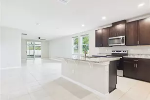 38707 Finn Clover Ln, Zephyrhills, FL 33540 - Photo 5