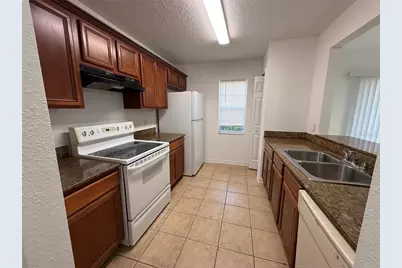 201 Draw Bridge Ln, Valrico, FL 33594 - Photo 5