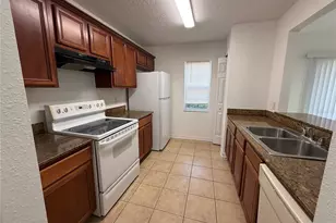 201 Drawbridge Ln, Valrico, FL 33594 - Photo 5