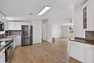 9150 Wood Terrace Dr, Tampa, FL 33637 - Photo 15