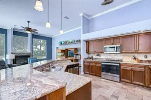 5201 Laurel Pointe Dr, Valrico, FL 33594 - Photo 7