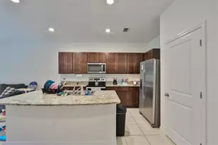 3225 Pleasant Willow Ct, Brandon, FL 33511 - Photo 11