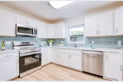 662 Villagrande Avenue S, Saint Petersburg, FL 33707 - Photo 17