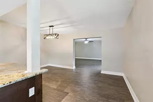 205 Southeast Jefferson Cir N, Saint Petersburg, FL 33703 - Photo 15