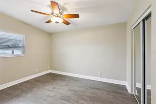 205 Southeast Jefferson Cir N, Saint Petersburg, FL 33703 - Photo 21