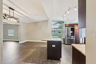 205 Southeast Jefferson Cir N, Saint Petersburg, FL 33703 - Photo 7