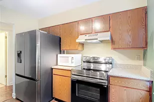 16851 Le Clare Shores Dr, Tampa, FL 33624 - Photo 9