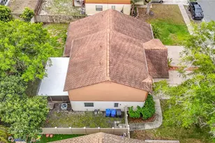 16851 Le Clare Shores Dr, Tampa, FL 33624 - Photo 45