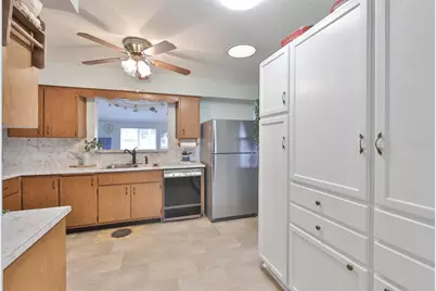 608 La Jolla Avenue, Sun City Center, FL 33573 - Photo 9