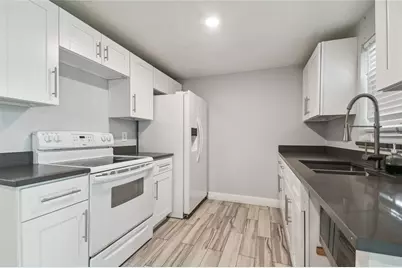 3679 Sugarcreek Drive, Tampa, FL 33619 - Photo 7