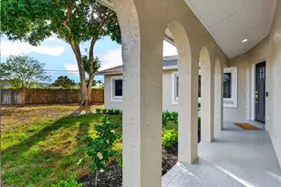 7833 Bristol Ct, Saint Petersburg, FL 33709 - Photo 11