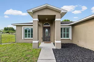 31706 Hunt Club Ln, Wesley Chapel, FL 33543 - Photo 3