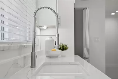 7172 S Shore Drive S, Saint Petersburg, FL 33707 - Photo 9