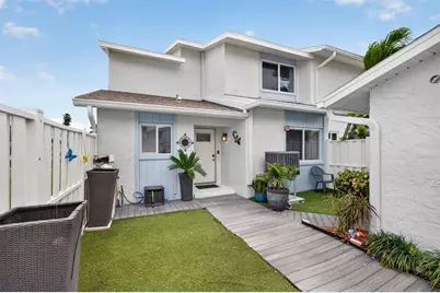 6537 Cape Hatteras Way NE #1, Saint Petersburg, FL 33702 - Photo 3