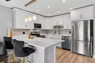 6537 Cape Hatteras Way NE, Saint Petersburg, FL 33702 - Photo 7