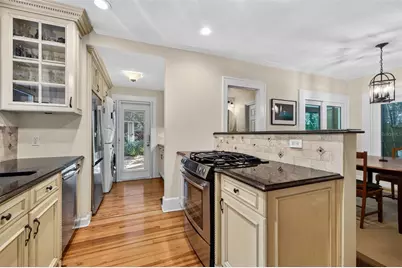 2318 Woodlawn Circle E, Saint Petersburg, FL 33704 - Photo 15