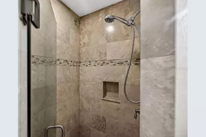 2318 Woodlawn Circle E, Saint Petersburg, FL 33704 - Photo 21