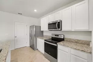 2795 Grandbury Grove Rd, Lakeland, FL 33811 - Photo 11