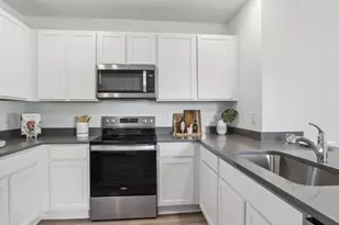 32329 Evening Grv Ct, Wesley Chapel, FL 33543 - Photo 17