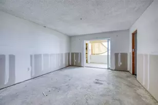 4775 Cove Cir, Saint Petersburg, FL 33708 - Photo 21