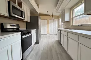 27618 Sky Lake Cir, Wesley Chapel, FL 33544 - Photo 11