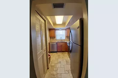 5880 38th Avenue N #304, Saint Petersburg, FL 33710 - Photo 9