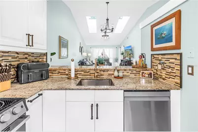 228 Sun Vista Court N #70, Treasure Island, FL 33706 - Photo 7