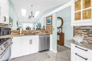 228 Sun Vista Ct N, Treasure Island, FL 33706 - Photo 5