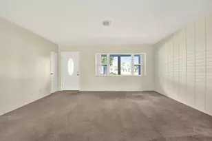2561 58th St N, Saint Petersburg, FL 33710 - Photo 9