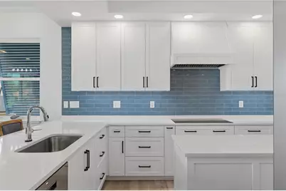 2813 Kipps Colony Drive S, Gulfport, FL 33707 - Photo 15