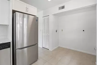 500 Santa Cruz Place NE #D, Saint Petersburg, FL 33703 - Photo 9