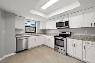 2115 N Halcyon Dr, Sun City Center, FL 33573 - Photo 17