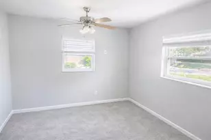 6131 42nd Ave N, Saint Petersburg, FL 33709 - Photo 9