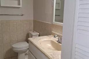 924 Lakewood Ave, Tampa, FL 33613 - Photo 3