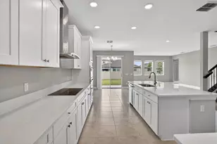 3168 Fall Harvest Dr, Zephyrhills, FL 33540 - Photo 11