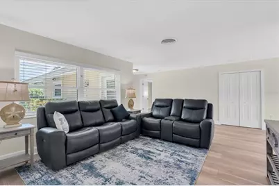 4801 Shore Acres Boulevard NE, Saint Petersburg, FL 33703 - Photo 9