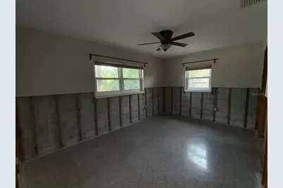 9045 3rd Street N, Saint Petersburg, FL 33702 - Photo 15