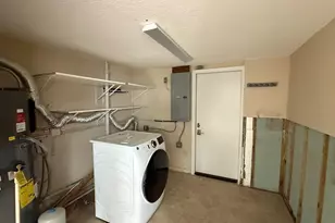 9045 3rd St N, Saint Petersburg, FL 33702 - Photo 17