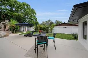 2521 Lake Ellen Dr, Tampa, FL 33618 - Photo 67