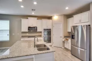 30708 Walker Cup Pl, Wesley Chapel, FL 33543 - Photo 7