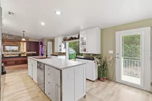 9101 Wood Terrace Dr, Tampa, FL 33637 - Photo 9