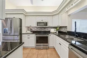 13614 Lake Point Dr S, Clearwater, FL 33762 - Photo 9