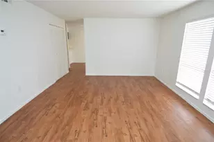 8425 Cerro Cir, Tampa, FL 33617 - Photo 7